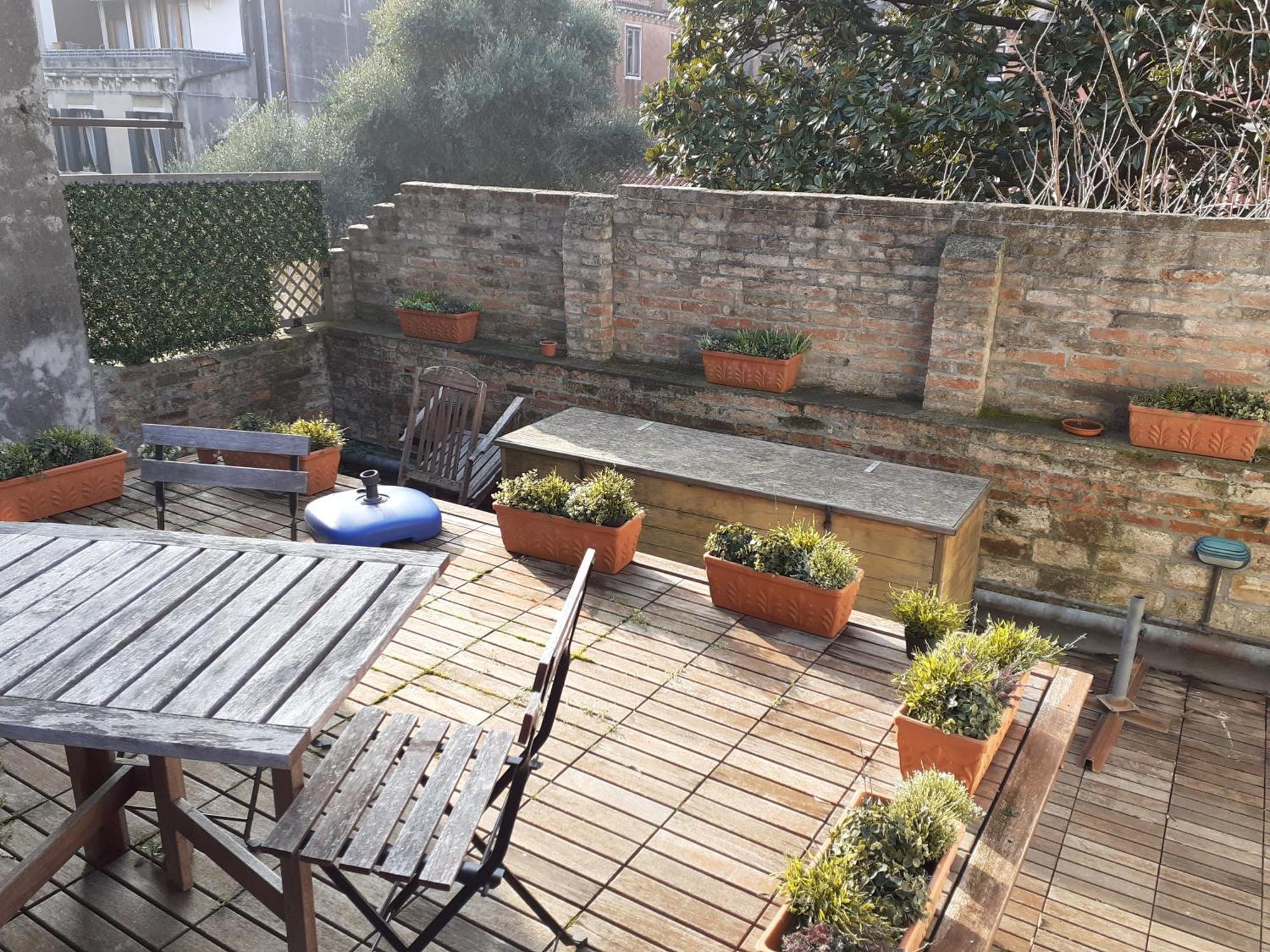 Mit Privater Terrasse Apartment *
