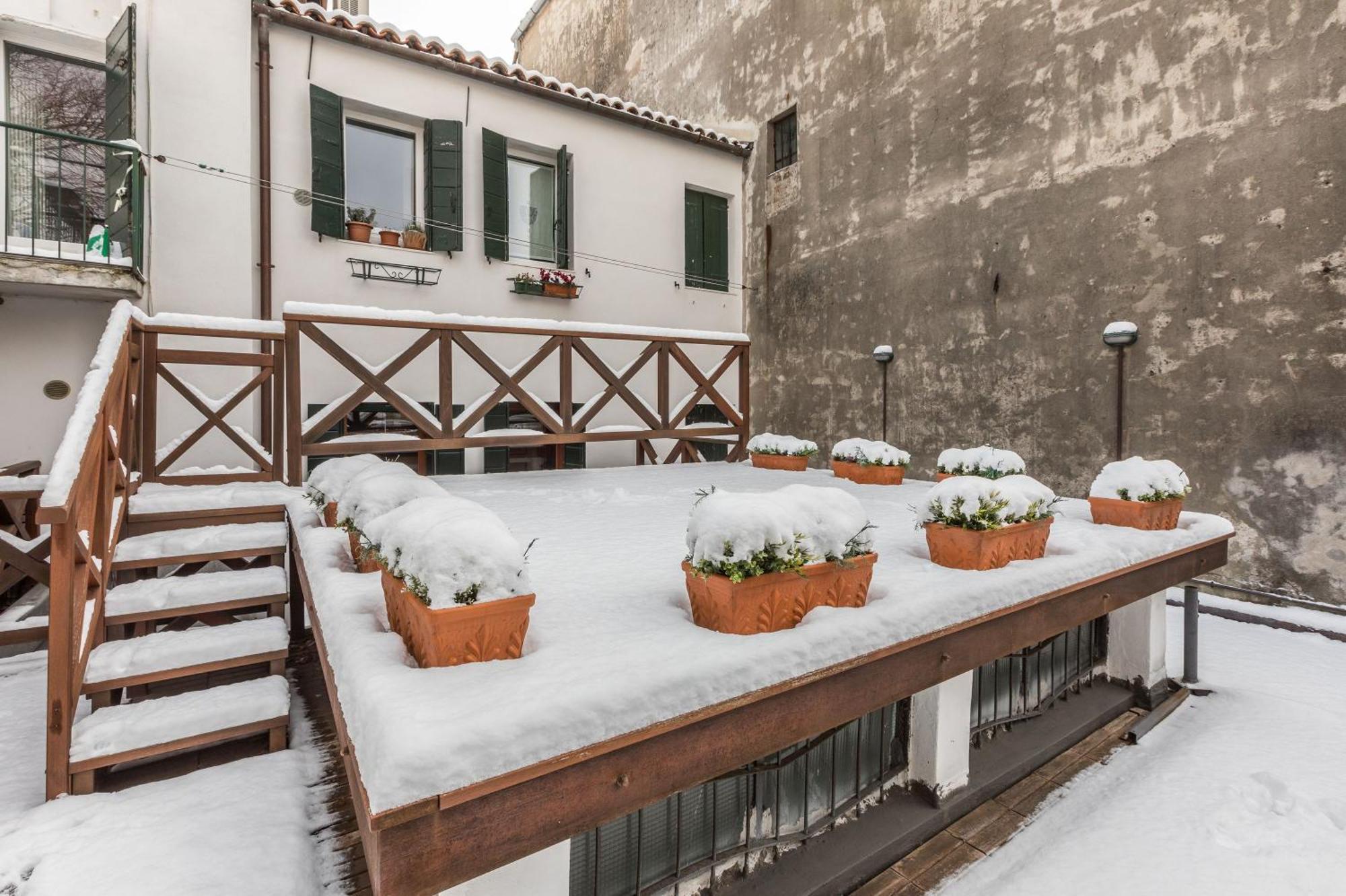 Mit Privater Terrasse Apartment
